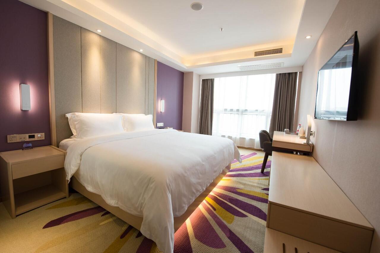 Lavande Hotel Luzhou Bbq New World Екстериор снимка